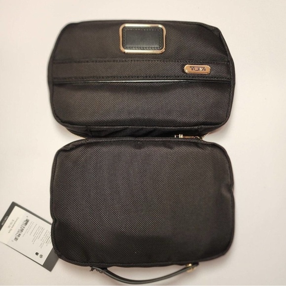 NWT Authentic Tumi Alpha Split Travel Kit Toiletry
Black Unisex - Picture 7 of 8